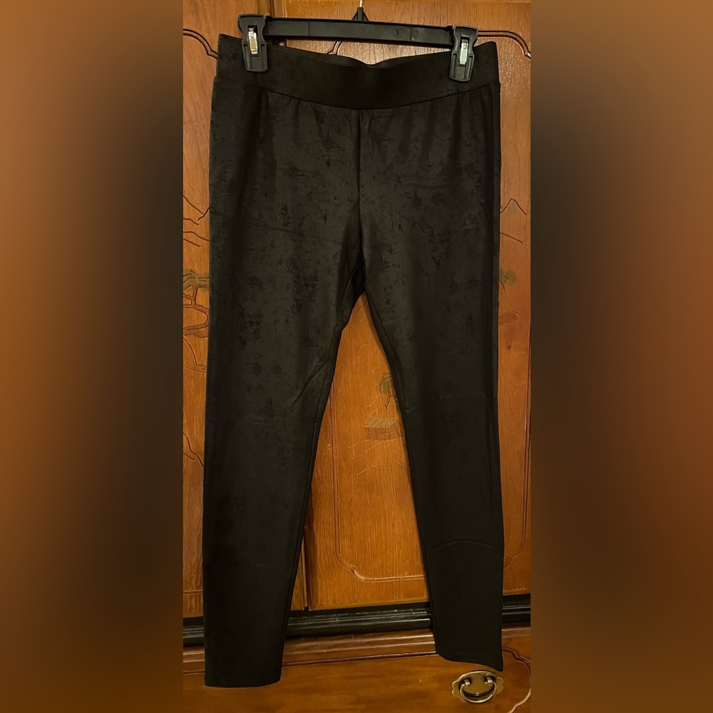 Guess leather-look stretch leggings, NWOT! Large, perfect condition 😻